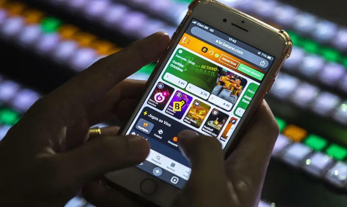 Mercado de apostas online movimenta bilhões no Brasil.